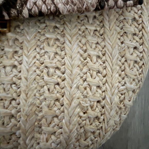 CARPISA Women’s Small Cream and faux Snake skin Purse/Crossbody - Picture 4 of 15